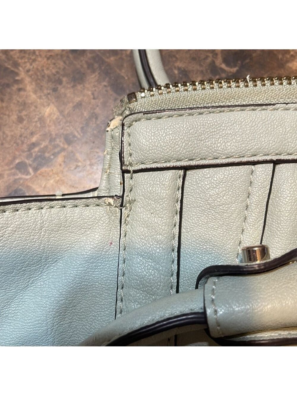 Guess Purse🥰🥰 - Picture 2 of 9